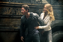 Transformers: Dark of the Moon - Sam Witwicky (Shia LaBeouf) and Carly Spencer (Rosie Huntington-Whiteley)